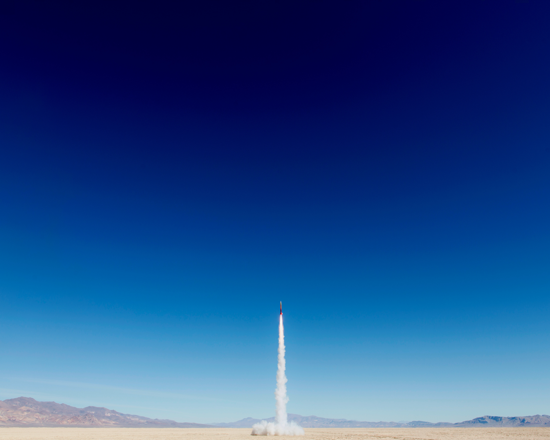 Rakete startet in der Wüste